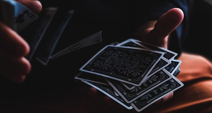 Quem tem medo das cartas do tarot? Veja mitos e verdades