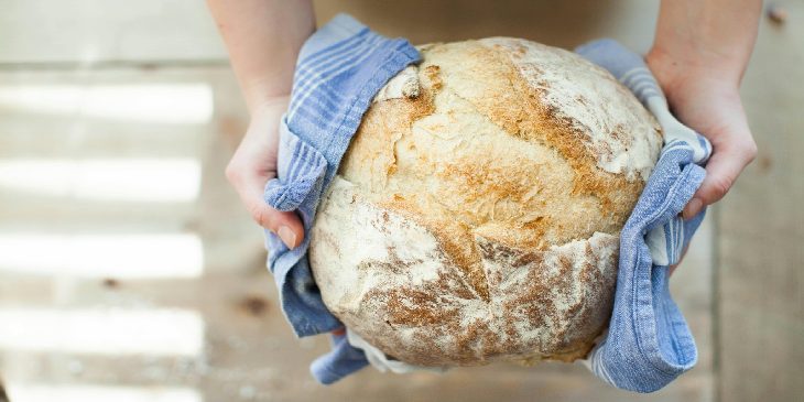 Simpatia Cigana com Pão: as 3 melhores para atrair dinheiro, pelo consultor Wellyson